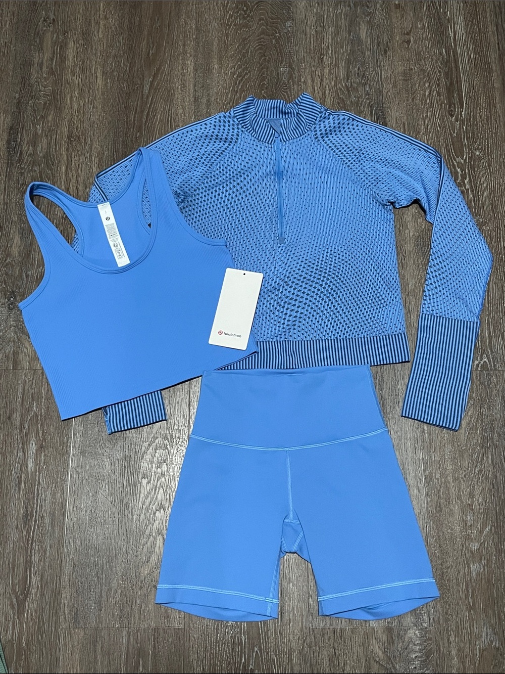 NET/NWOT Lululemon Matching Light Blue Set. Size Tops 4, S/Bottom 4